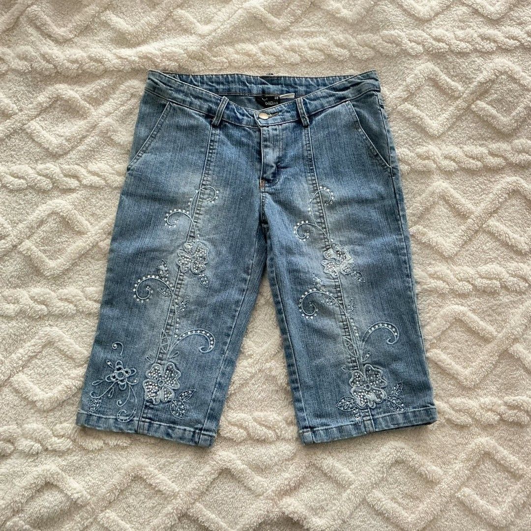 Y2k Rhinestone Floral Denim Capris (Category: Shorts) located in Baguio. Submitted by deardiaryy (Listing ID 1467851298, Image 1). Description: - Brand: Saidian Fashion - Dimes Waist: 28-30" Rise: 8" Length: 21" With minor flaw.