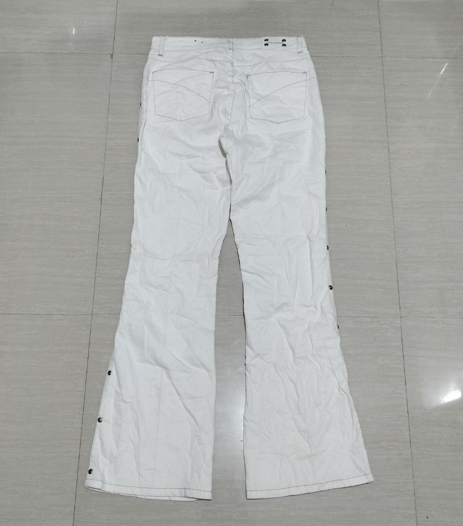 Y2K ROCAWEAR FLARED PANTS (Category: Jeans) located in Sariaya. Submitted by social_animalz (Listing ID 1467999499, Image 2). Description: waist: 26 length: 38 inches leg opening: 9 inches needs washing shipping fee is not included.