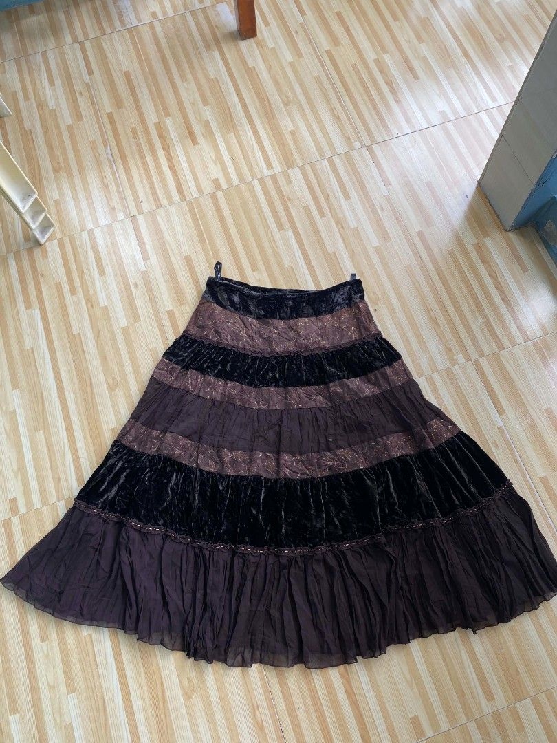 Y2k skirt (Category: Skirts) located in Argao. Submitted by royalowl-888 (Listing ID 1468057068, Image 2). Description: y2k skirt size medium waist 28 length 28 excellent to new no issue location visayas.