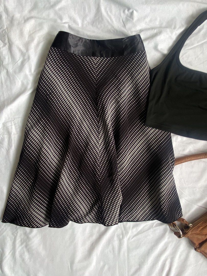 Y2k Skirt & Halter (Category: Sets or Coordinates) located in Tumauini. Submitted by bihisbyme (Listing ID 1467992133, Image 3). Description: Sizes: Top - can fit xs(size on tag) upto small body frame Bottom - waist:27 inches; length:24 inches Issue: Top - none, brand new Bottom - thrift, no issue Prices: Mine ₱350 Happy shopping!! 🛒 🛍️.