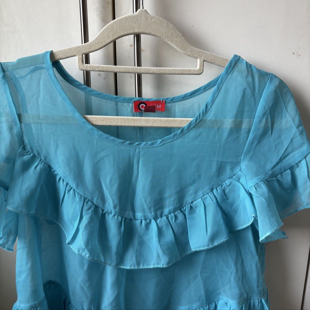 y2k top (Category: Blouses) located in Manila. Submitted by lavieelle (Listing ID 1468001430, Image 2). Description: - turquoise blue short chiffon blouse - bought internationally, no flaws - layered ruffled material, soft & flowy - best fit small to medium frames - rfs: decluttering .