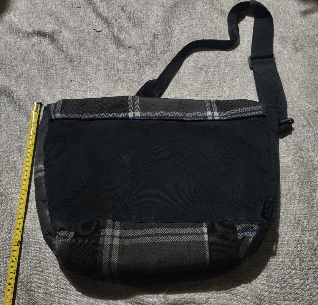 Y2K VANS CHECKERED MESSENGER BAG (Category: Sling Bags) located in General Santos City (Dadiangas). Submitted by prins_thrifts101 (Listing ID 1467937351, Image 2). Description: ‎This item was Thrifted!! ‎ ‎•Dimes In inches (15x18 ) ‎•Color rate 9.8/10 ‎•Excellent Condition ‎•Issue: minimal to none ‎ ‎Unli vouch unli vc with item ‎Payment first Jnt or Cod LBC ‎+SF ‎LOCATION: General Santos City, Mindanao, 9500 ‎ ‎📍 DISCLAIMER : I'am not associate