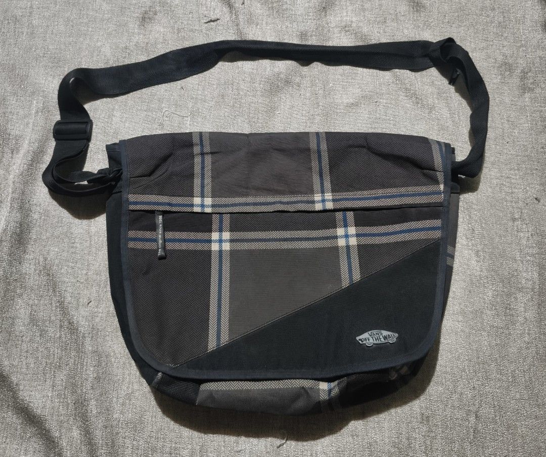 Y2K VANS CHECKERED MESSENGER BAG (Category: Sling Bags) located in General Santos City (Dadiangas). Submitted by prins_thrifts101 (Listing ID 1467937351, Image 1). Description: ‎This item was Thrifted!! ‎ ‎•Dimes In inches (15x18 ) ‎•Color rate 9.8/10 ‎•Excellent Condition ‎•Issue: minimal to none ‎ ‎Unli vouch unli vc with item ‎Payment first Jnt or Cod LBC ‎+SF ‎LOCATION: General Santos City, Mindanao, 9500 ‎ ‎📍 DISCLAIMER : I'am not associate