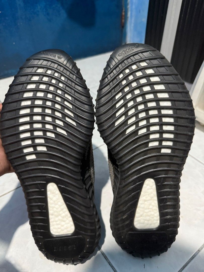 Yeezy Boost 350 (Category: Sneakers) located in Angeles City. Submitted by zeyuh_01 (Listing ID 1467964115, Image 3). Description: Yeezy Boost 350 V2 “Carbon Beluga” Price: ₱ 13,000 - Negotiable Condition: Brand-New Size: US 10.5 Issue: No Box RFS: Need Cash Can meet up around Angeles City or San Fernando.
