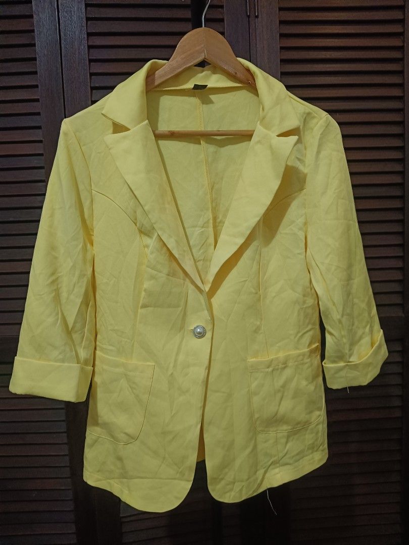 Yellow Coat (Category: Coats, Jackets and Outerwear) located in Manila. Submitted by byjrb (Listing ID 1468038488, Image 1). Description: 🛍️ Brand-new items from SHEIN, Emery Rose, Zaful & more! Size : Medium 📦 Shipping: LBC / J&T / Lalamove 💸 MOP: GCash / BPI only DM for inquiries! 💌.