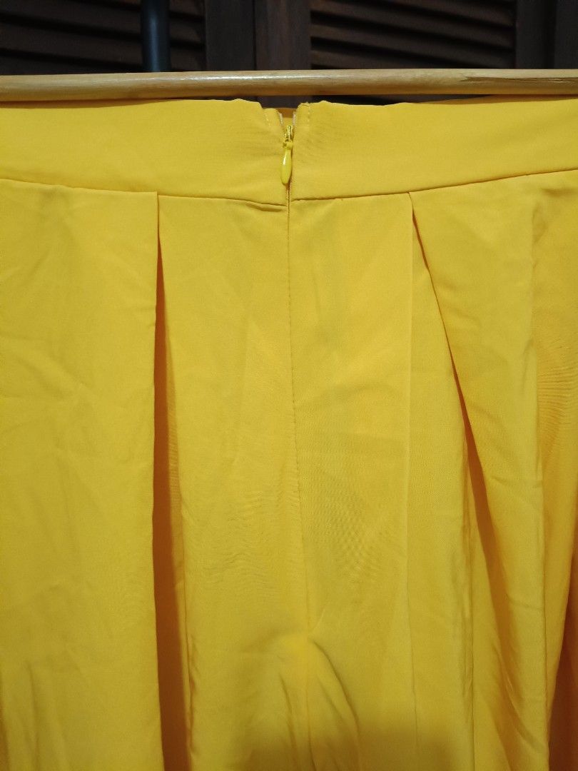 Yellow Skirt (Category: Skirts) located in Manila. Submitted by byjrb (Listing ID 1468028970, Image 3). Description: 🛍️ Brand-new items from SHEIN, Emery Rose, Zaful & more! Size : 30-32 waistline 📦 Shipping: LBC / J&T / Lalamove 💸 MOP: GCash / BPI only DM for inquiries! 💌.