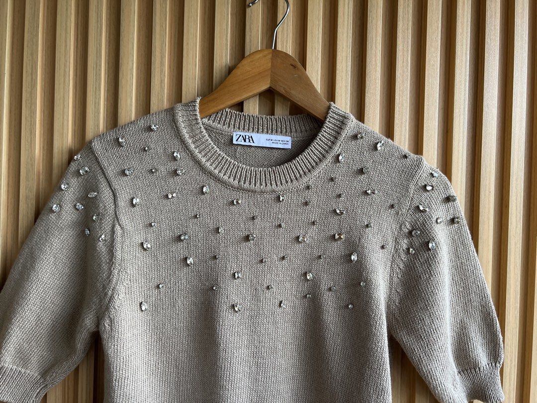 Zara (Category: Blouses) located in Lipa City. Submitted by thyra06 (Listing ID 1467866293, Image 3). Description: Zara knit medium/large fits.