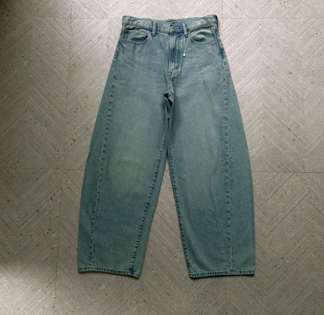 Zara Barrel Pants size 32 (Category: Jeans) located in Caloocan City. Submitted by mmsbluee (Listing ID 1467980400, Image 2). Description: Zara Barrel Pants Brandnew! decluttering only ‎Size 32 ‎Length 40 ‎ color may vary due to lighting ‎Loc: QC ‎MOP: Maribank ‎MOD: Lalamove/Pick up/Jnt/Ggx.