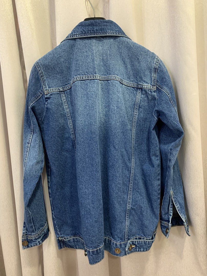 Zara Basic Blue Denim Jacket Size M (Category: Coats, Jackets and Outerwear) located in Pasig City. Submitted by angelamendozaaa (Listing ID 1467952109, Image 3). Description: Classic Zara Basic denim jacket in medium blue wash. A versatile everyday outerwear piece with a structured collar, button closure, and dual chest pockets. Sturdy and easy to style with any outfit. Med on tag, B20 Sh16 L26 in excellent condition declutterring Sf c/o buyer p