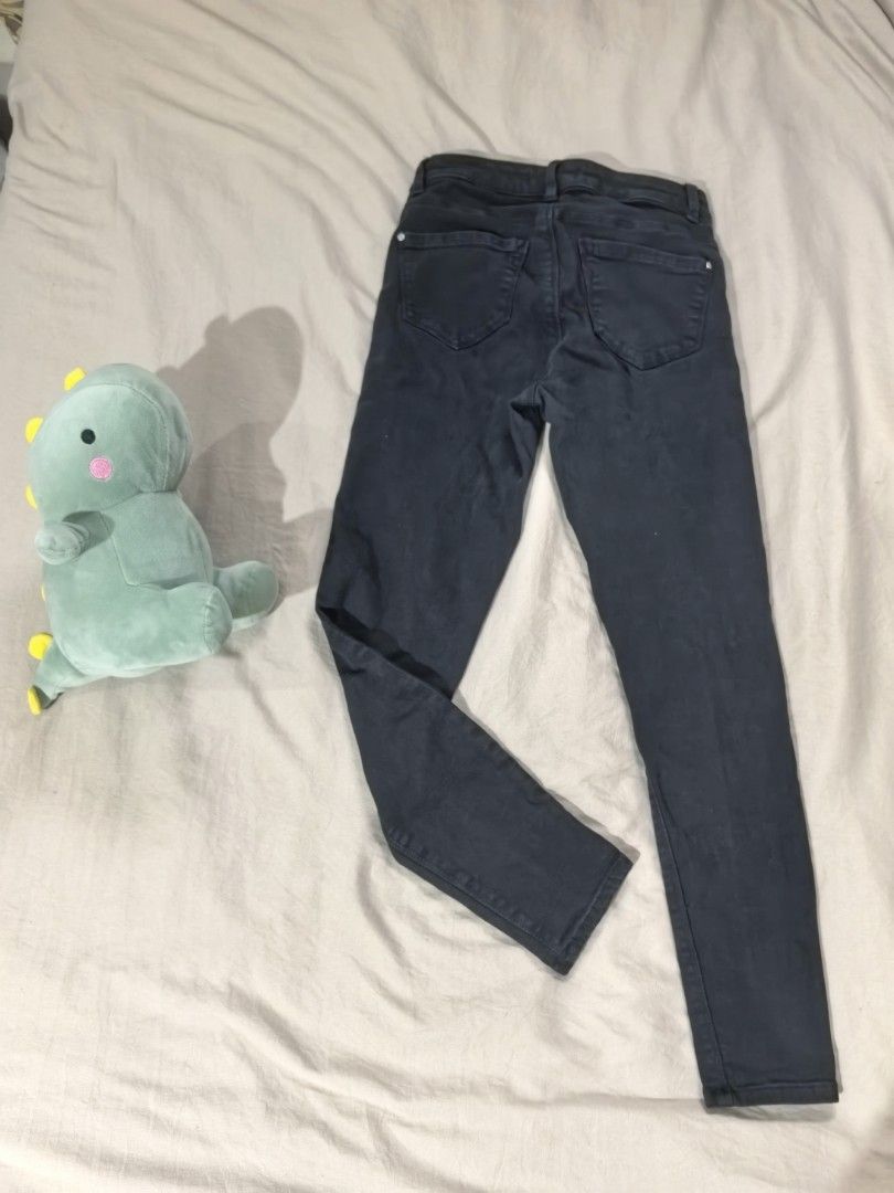 Zara Basic Z1975 Denim Black Skinny Jeans (Category: Jeans) located in Tacloban City. Submitted by thead.declutters (Listing ID 1467977408, Image 2). Description: - Brand: Zara Basic Z1975 - Fits: 8-10 years old - Style: Denim skinny jeans - Color: Washed black - Size: EUR 34 / US 2 - Rise: Mid-rise with metal button closure and zip fly - Pockets: Classic 5-pocket setup with branded hardware tag - Fit: Slim leg from thigh to ankle - Condition: Ex