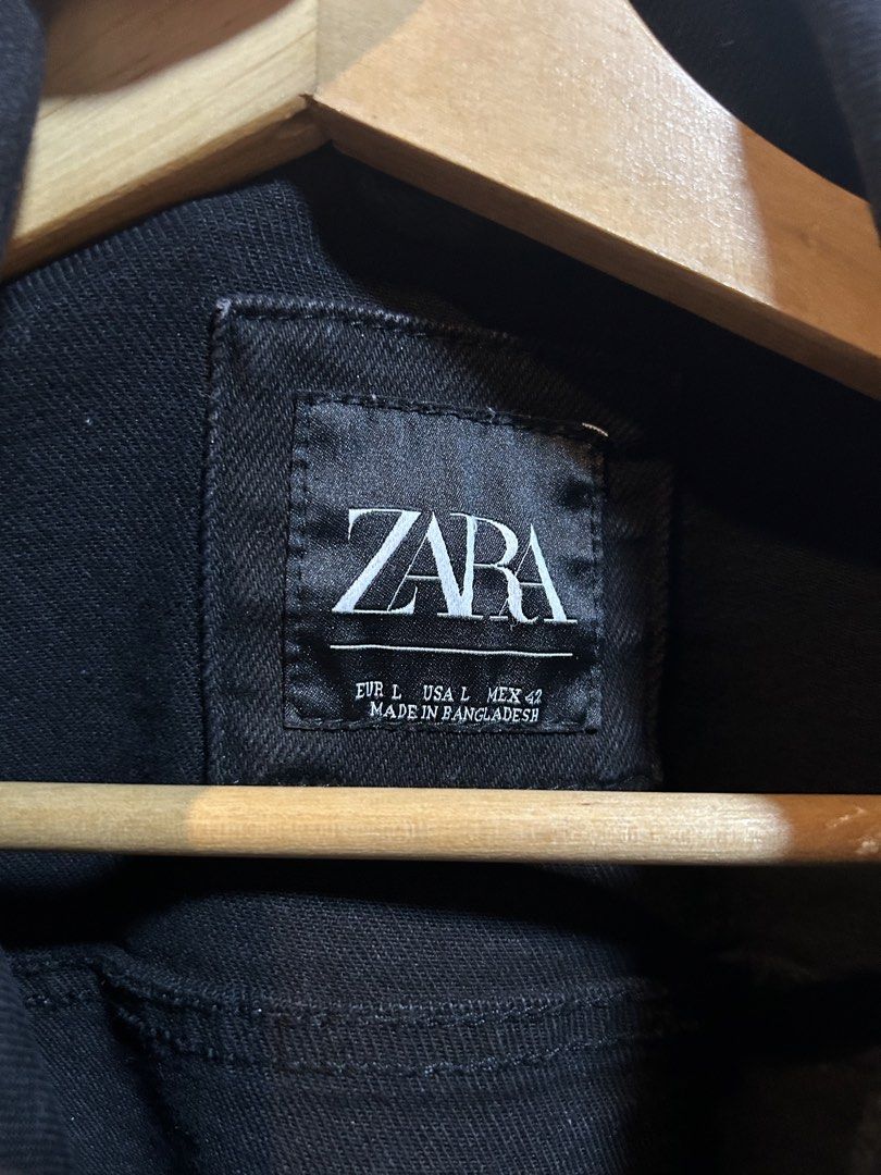 Zara Black Denim Jacket Size L (Category: Coats, Jackets and Outerwear) located in Manila. Submitted by popluxeph_ (Listing ID 1468046251, Image 2). Description: - Brand: Zara - Style: Classic button-up black denim jacket with chest and side pockets - Size: Large (Tagged EUR L, USA L, MEX 42) - Material: Durable cotton denim - Origin: Made in Bangladesh - Condition: Versatile and perfect for daily outfits.