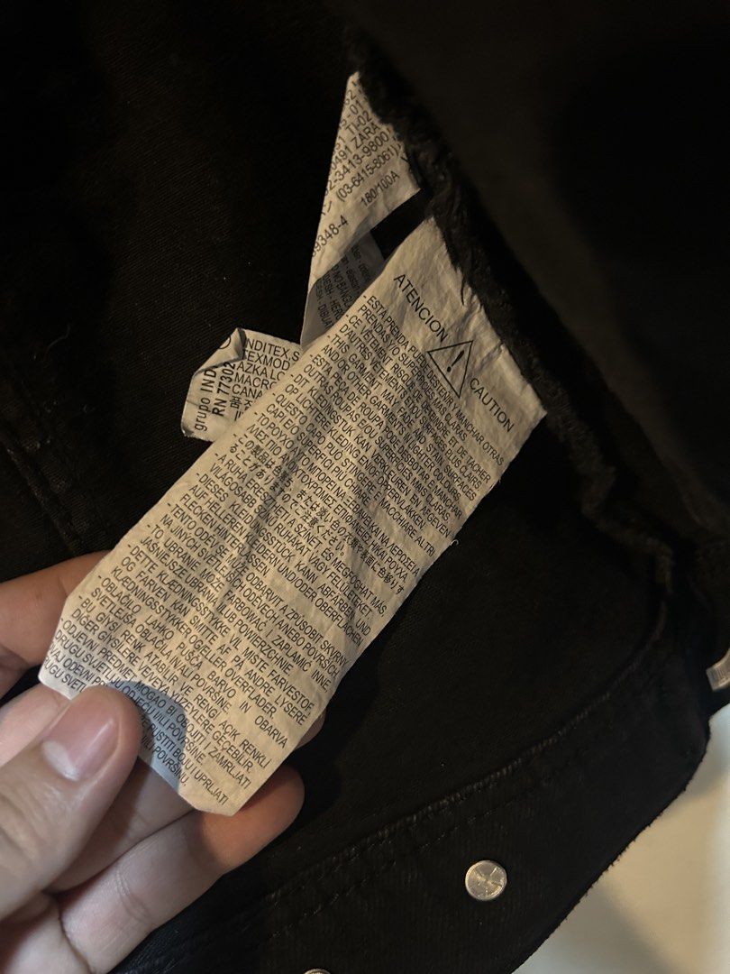 Zara Black Denim Jacket Size L (Category: Coats, Jackets and Outerwear) located in Manila. Submitted by popluxeph_ (Listing ID 1468046251, Image 3). Description: - Brand: Zara - Style: Classic button-up black denim jacket with chest and side pockets - Size: Large (Tagged EUR L, USA L, MEX 42) - Material: Durable cotton denim - Origin: Made in Bangladesh - Condition: Versatile and perfect for daily outfits.