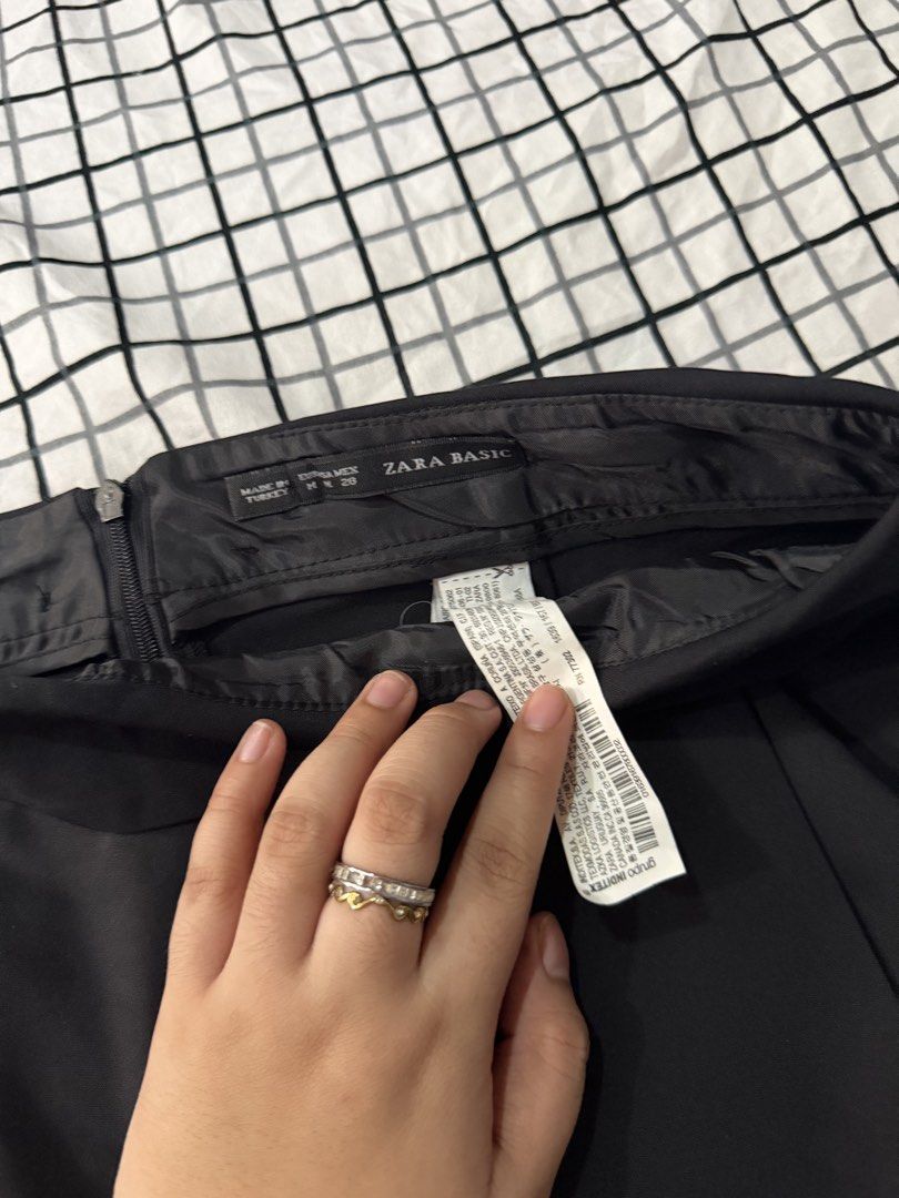 Zara black faux-wrap skort (Category: Shorts) located in Quezon City. Submitted by pinkyswearshop (Listing ID 1467895194, Image 3). Description: .