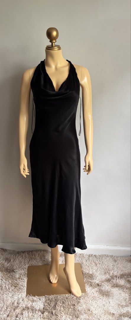 Zara black satin dress (Category: Dresses) located in Quezon City. Submitted by swift_kenjie (Listing ID 1467857481, Image 2). Description: 🖤 ZARA BLACK SATIN DRESS 🖤 Best fit medium🥰 Elegant, classy & timeless! ✨ Ang lakas maka-rich girl ng dating! 😍 Perfect for dinner dates, parties, and special occasions. 💋 Brand: ZARA 🖤 Color: Black ✨ Style: Classy & Elegant.