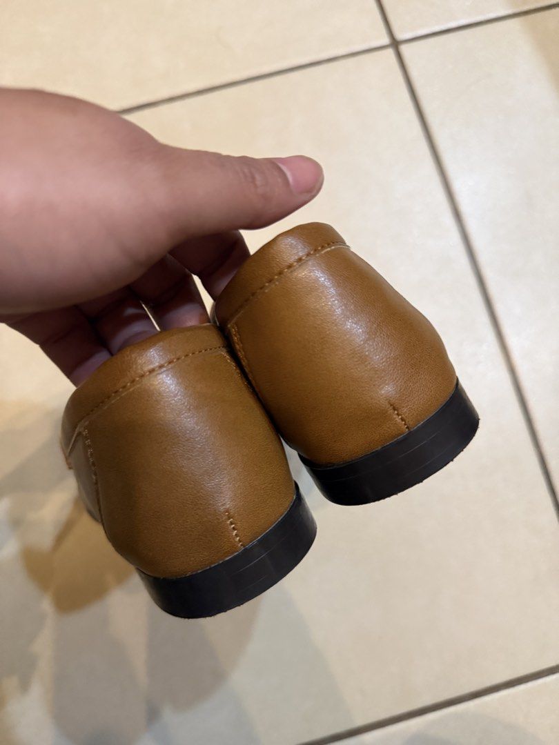 Zara Brown Penny Loafers Size 39 (Category: Loafers) located in Taguig. Submitted by preloved_bycarla (Listing ID 1467948324, Image 3). Description: Like new. Rfs: impulse buy.