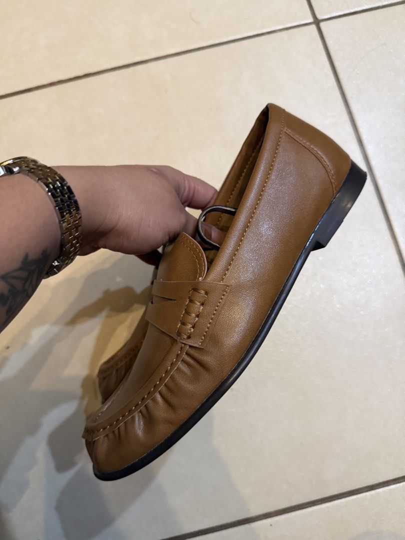 Zara Brown Penny Loafers Size 39 (Category: Loafers) located in Taguig. Submitted by preloved_bycarla (Listing ID 1467948324, Image 2). Description: Like new. Rfs: impulse buy.