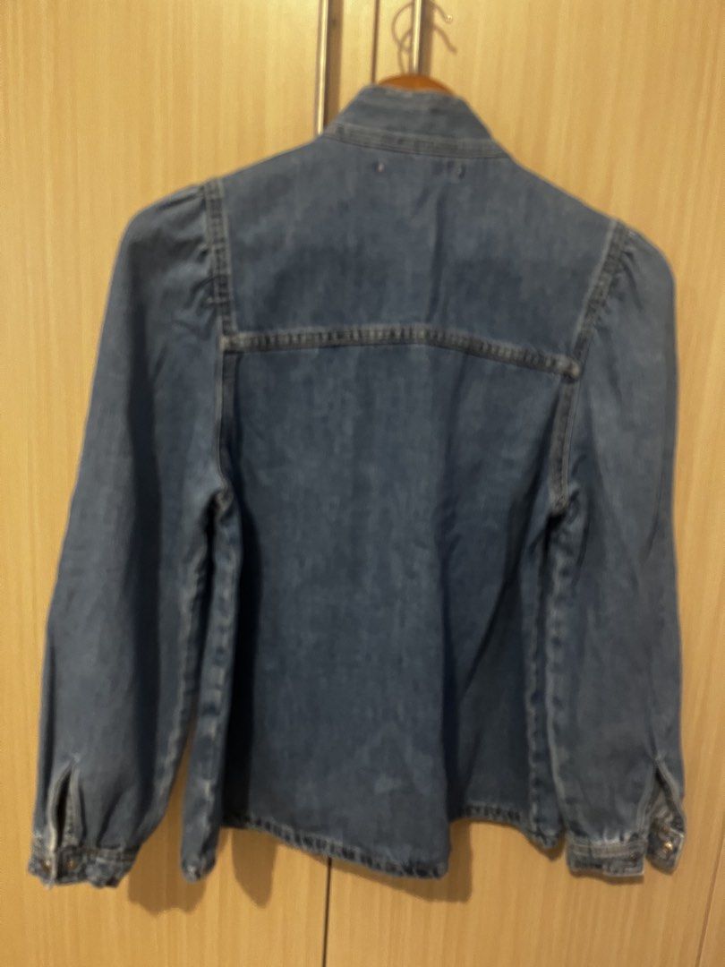 Zara denim bow neck blouse size S (Category: Blouses) located in Manila. Submitted by lorenasant37621 (Listing ID 1467931481, Image 3). Description: - Brand: Zara - Style: Denim blouse with tie-neck bow detail - Color: Medium wash blue - Details: Long sleeves, gathered shoulders, buttoned cuffs, front button placket - Size: EUR S, USA S, MEX 26 - Origin: Made in Turkey - Condition: Great casual top.