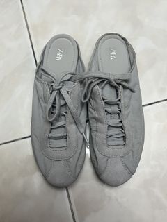(Category: ) located in . Submitted by sunday.closet (Listing ID 1467942822, Image 1). Description: .