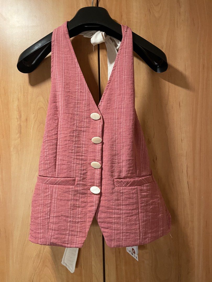 Zara halter backless waistcoat (Category: Sleeveless) located in Manila. Submitted by mysticcloud-84bcc6 (Listing ID 1467874876, Image 1). Description: Mostly bought in Duty Free Rome, Italy and ZARA stores in Barcelona, Spain - Mostly are travel exclusive ✅guaranteed original ✅excellent condition ✅just kept in the closet ✅no holes, tears or snags RFS: ✅Downsizing my closet ✅gained weight ✅Impulse buy ✅Too many clothes/jewelries/bags .