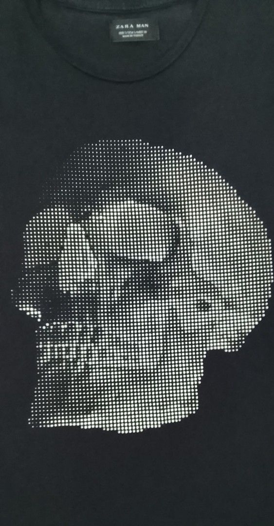Zara Man Black Skull Graphic Tee Size S (Category: Tshirts & Polo Shirts ) located in Pila. Submitted by franklinsanity (Listing ID 1467851618, Image 2). Description: - Brand: Zara Man - Size: S - Color: Black - Design: Halftone dot skull graphic on front - Fit: Standard fit - Details: Crew neck, short sleeves - Origin: Made in Turkey (Inditex tag) - Condition: Clean fabric, minimal signs of wear Dimes:Laid flat Length - 27" width - 17.5" Dm if i