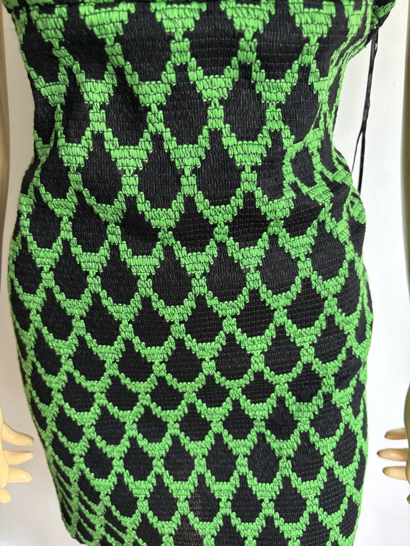 Zara mini dress with scalloop hem (Category: Dresses) located in Quezon City. Submitted by swift_kenjie (Listing ID 1467854932, Image 3). Description: Medium to semi large.