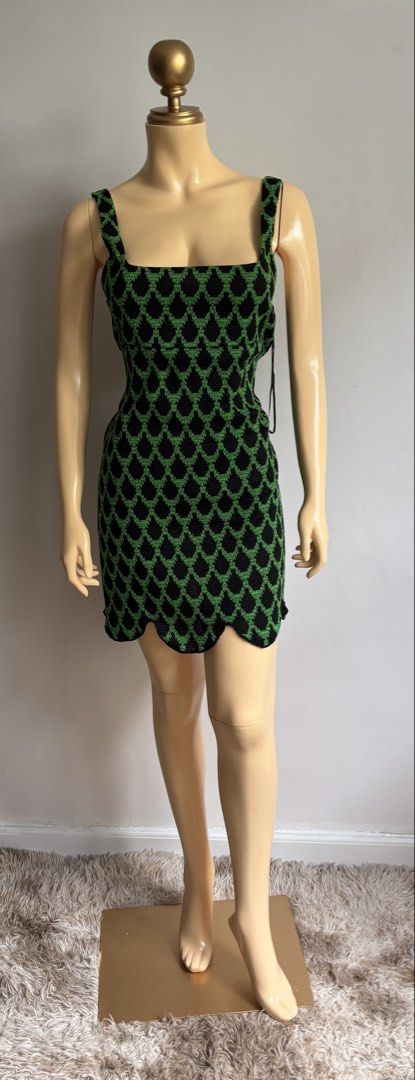 Zara mini dress with scalloop hem (Category: Dresses) located in Quezon City. Submitted by swift_kenjie (Listing ID 1467854932, Image 2). Description: Medium to semi large.