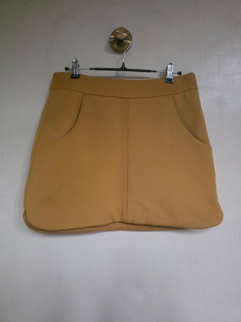 ZARA Mustard Yellow Skirt (Category: Skirts) located in Manila. Submitted by dcory (Listing ID 1468041682, Image 1). Description: Measurements Waist: 13 inches Length: 14 inches.