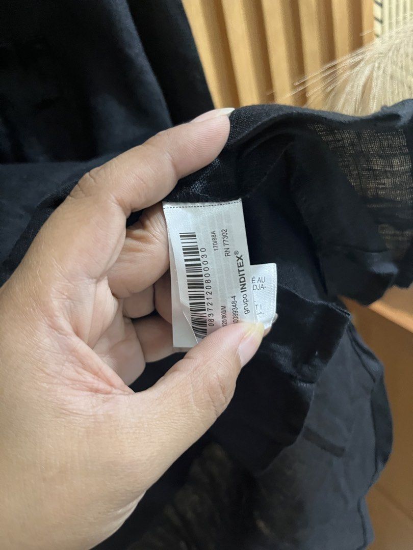 Zara Pure Linen Oversized Long sleeve (Category: Longsleeves) located in Caloocan City. Submitted by ynna_27 (Listing ID 1467974647, Image 3). Description: Zara Pure Linen Oversized Long sleeve Used - Good as new Color : Black Medium on tag - Large Issue : x Price 650.