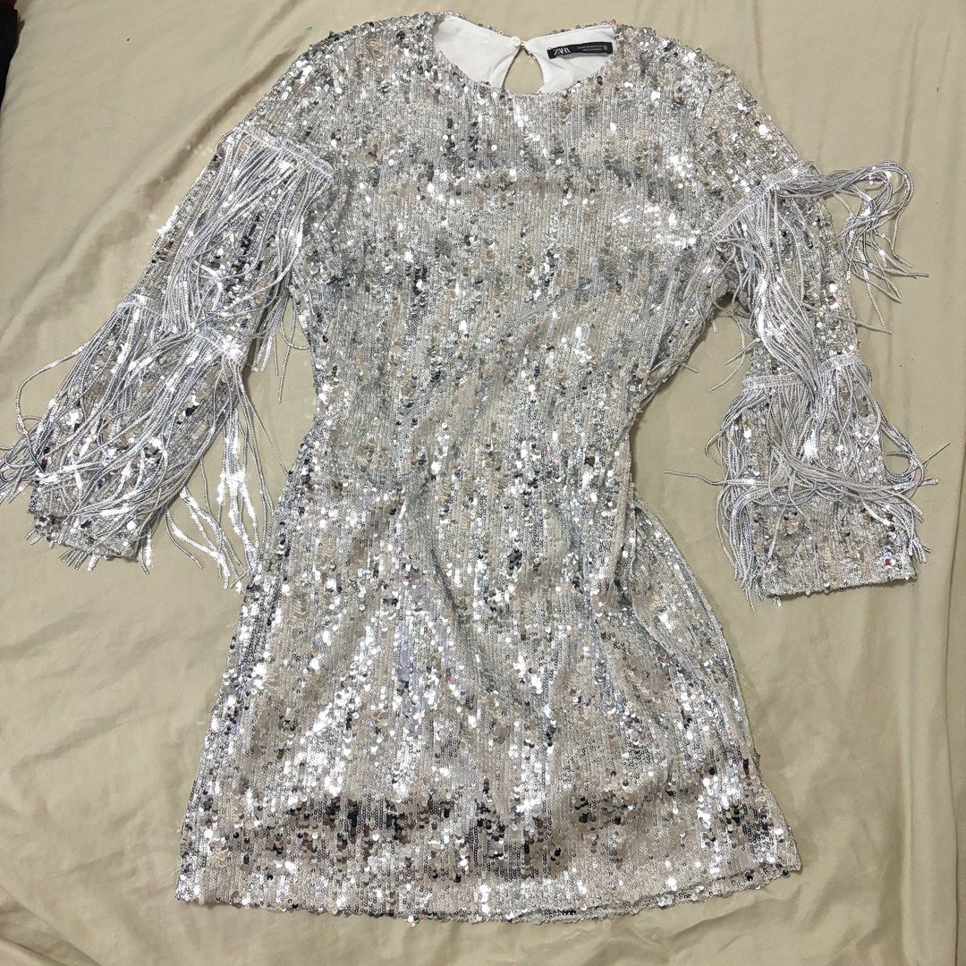Zara Silver Sequin Fringe Dress (Category: Dresses) located in Mandaluyong City. Submitted by afterceej (Listing ID 1467975295, Image 1). Description: - Brand: Zara - Size: XS - Color: Silver - Details: Fully covered in sequins with trendy long fringe on the sleeves - Condition: Great party piece, ready to wear 📍 Mandaluyong 🚚 Shipping fee c/o buyer via Lalamove or J&T DM to claim 💌.