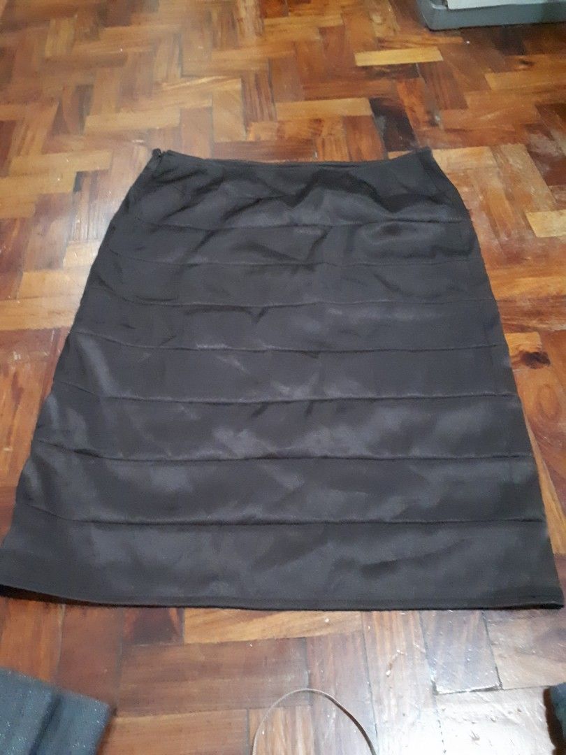 14.5x22 mphosis skirt (Category: Sets or Coordinates) located in Quezon City. Submitted by secretluxuryshop (Listing ID 1468080993, Image 3). Description: .