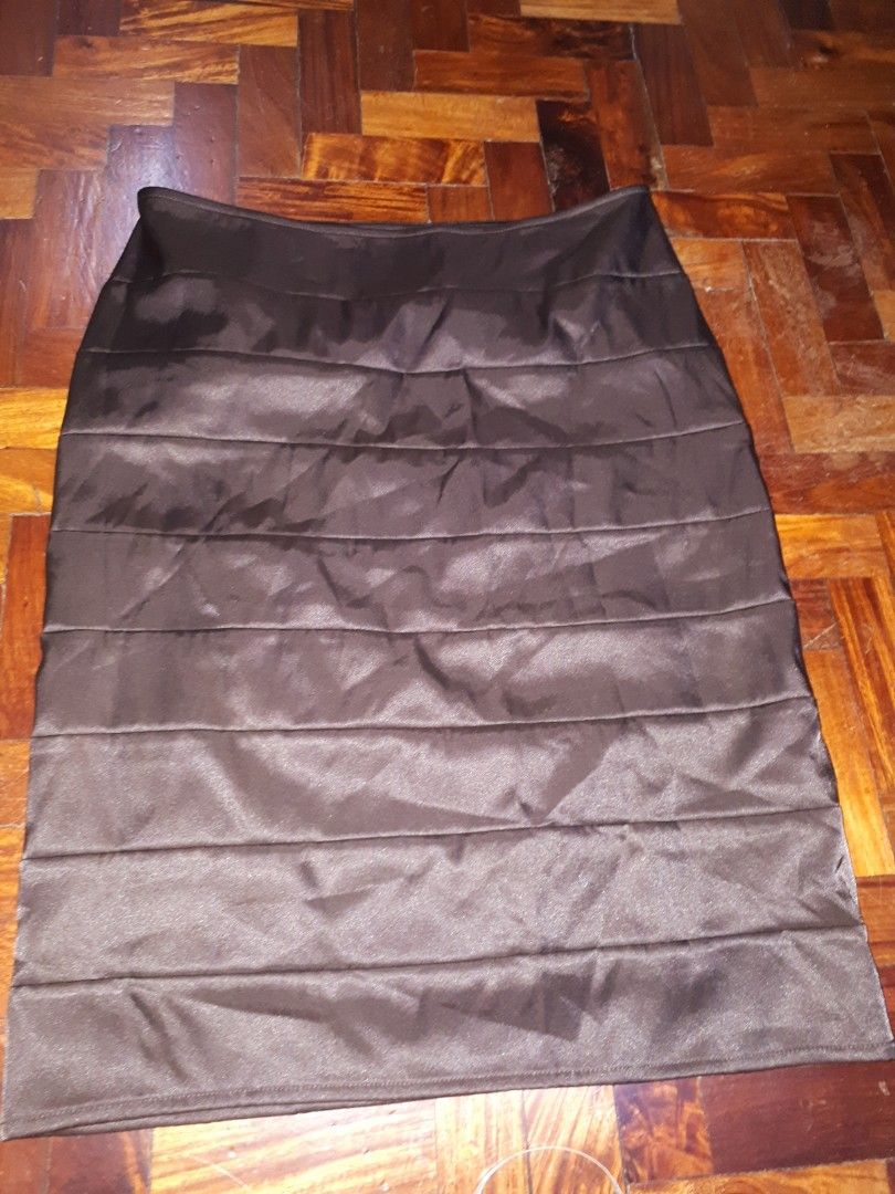 14.5x22 mphosis skirt (Category: Sets or Coordinates) located in Quezon City. Submitted by secretluxuryshop (Listing ID 1468080993, Image 1). Description: .