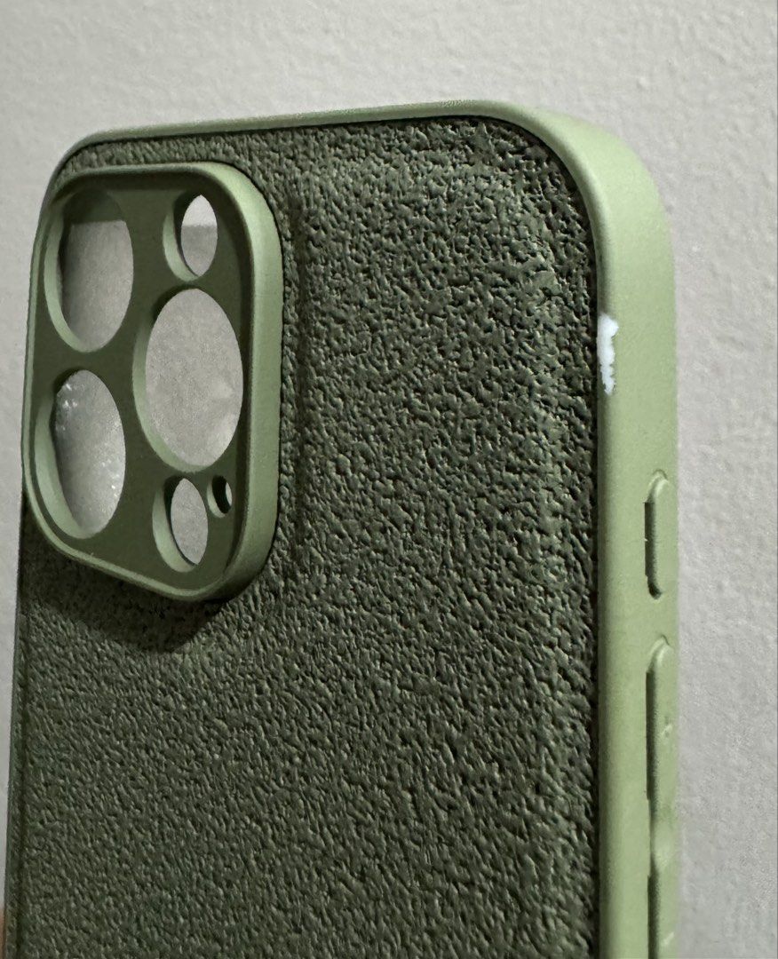 15 PRO MAX MAGSAFE BROWN CASE (Category: Cases & Sleeves) located in Cavite. Submitted by araja____7 (Listing ID 1468151182, Image 3). Description: - Compatible with iPhone 15 Pro Max - Chic brown color with a premium textured finish - Built-in MagSafe magnetic ring for seamless wireless charging - Precision cutouts for easy button and camera access - Offers reliable protection against daily wear and tear FREE NON-MAGSAFE MATTE GREEN CASE FOR 15 