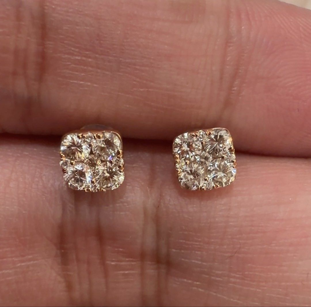 18K Rose Gold Cluster Diamond Earrings (Category: Earrings) located in Las Pinas. Submitted by houseofgems0 (Listing ID 1468234283, Image 3). Description: 18K Rose Gold Cluster Diamond Earrings Details: - 18K Rose Gold | 1.1 grams - 18 round brilliant-cut natural diamonds (D/E/F, VVS/VS) - Total Carat Weight: .60ct stamped - PRICE: ₱20,000 💎 All items are 100% AUTHENTIC/PAWNABLE. 💎 LAYAWAY AVAILABLE Send us a message to inquire..
