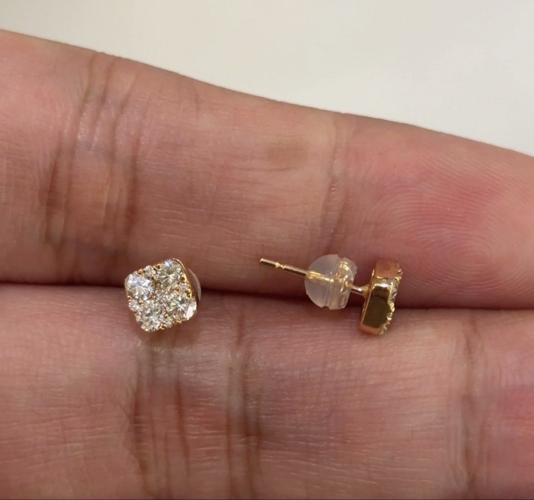 18K Rose Gold Cluster Diamond Earrings (Category: Earrings) located in Las Pinas. Submitted by houseofgems0 (Listing ID 1468234283, Image 2). Description: 18K Rose Gold Cluster Diamond Earrings Details: - 18K Rose Gold | 1.1 grams - 18 round brilliant-cut natural diamonds (D/E/F, VVS/VS) - Total Carat Weight: .60ct stamped - PRICE: ₱20,000 💎 All items are 100% AUTHENTIC/PAWNABLE. 💎 LAYAWAY AVAILABLE Send us a message to inquire..