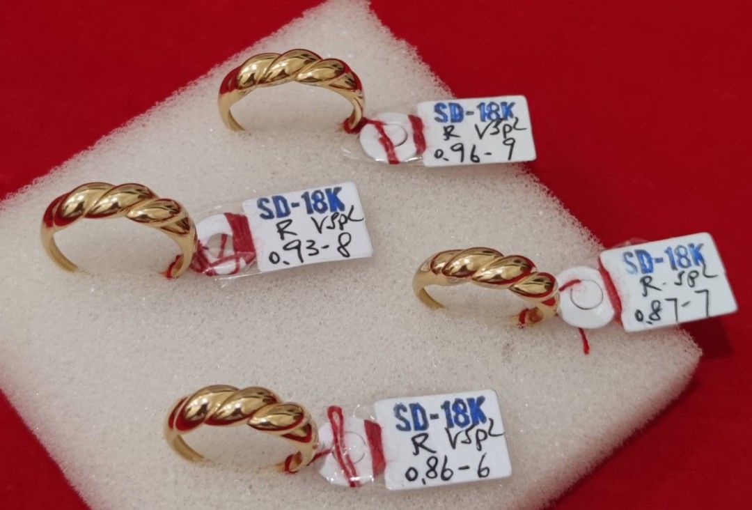 18k Saudi gold ladies ring (Category: Rings) located in Manila. Submitted by bhelgoldseller2ndaccount (Listing ID 1468167488, Image 1). Description: New!!✨New!!✨New!! Authentic 18k Saudi Golds 💯pawnable/naisasanla 💯with high appraisal rate 💯good investment 💯Direct supplier price 👉OPEN for resellers 🌺please take time to evaluate their actual sizes and grams 👉Best panggift for all occasions ✅ Sold per grams not per piece Kya lowest price ✅Wi