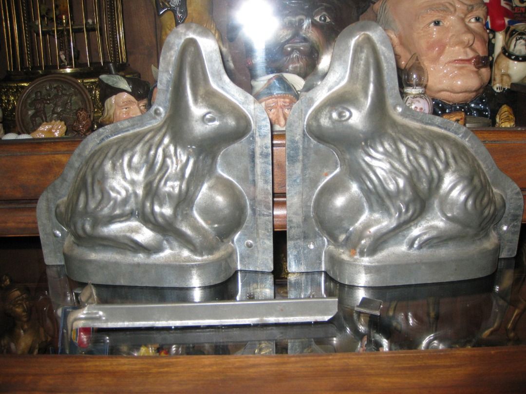 1950's Large Metal Rabbit Chocolate & Jello Mold (Category: Vintage Collectibles) located in Baguio. Submitted by mrbrunno (Listing ID 1468073616, Image 1). Description: 1950's Large Metal Rabbit Chocolate & Jello Mold Very Good Condition & Still Usable I have never used it, i purchased in the US & have had it on display..