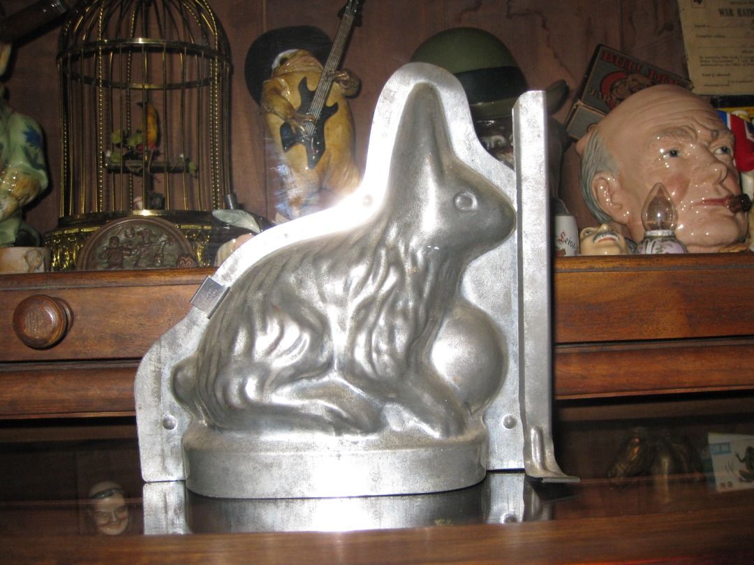 1950's Large Metal Rabbit Chocolate & Jello Mold (Category: Vintage Collectibles) located in Baguio. Submitted by mrbrunno (Listing ID 1468073616, Image 2). Description: 1950's Large Metal Rabbit Chocolate & Jello Mold Very Good Condition & Still Usable I have never used it, i purchased in the US & have had it on display..