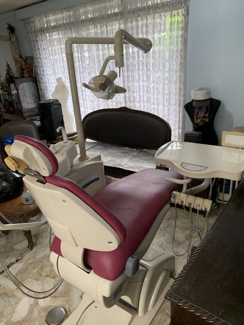 2018 DSC DENTAL CHAIR (Category: Oral Care) located in Paranaque City. Submitted by meowi17 (Listing ID 1468061868, Image 2). Description: .