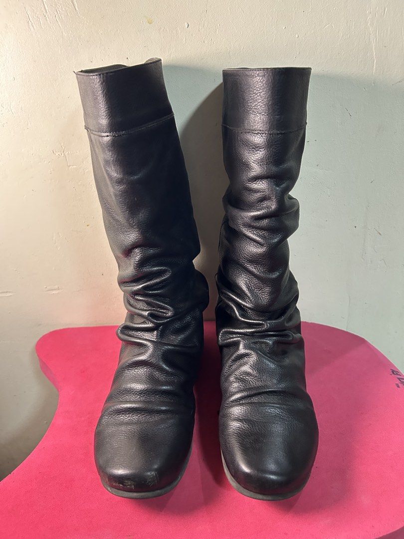 24cm Black Slouchy Boots (Category: Boots) located in Quezon City. Submitted by jjsurplus_23 (Listing ID 1468196029, Image 3). Description: 23.5-24cm insole.