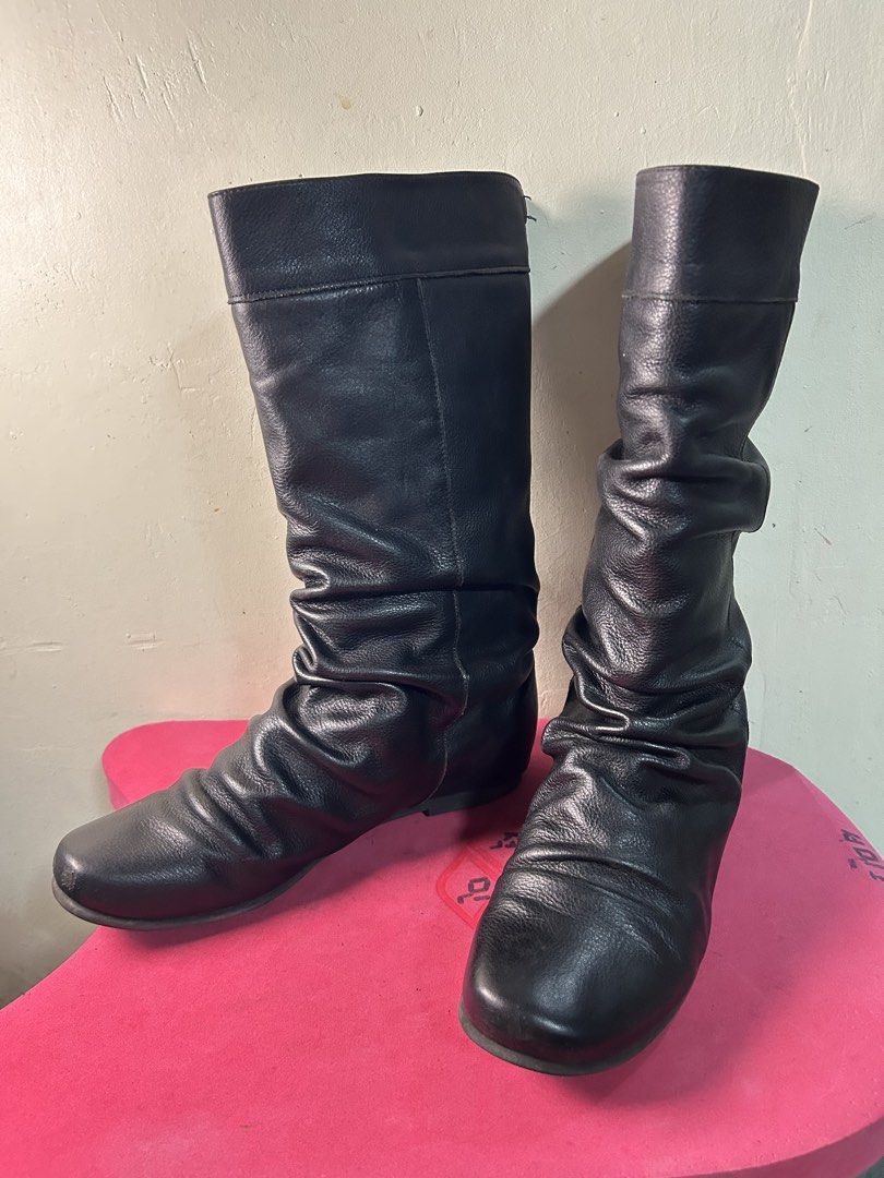 24cm Black Slouchy Boots (Category: Boots) located in Quezon City. Submitted by jjsurplus_23 (Listing ID 1468196029, Image 1). Description: 23.5-24cm insole.