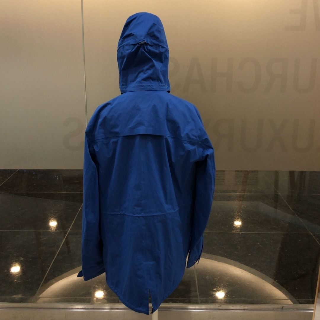 267009971 HUGO BOSS CLOTHES JACKET BLUE NYLON (Category: Luxury Apparel) located in Taguig. Submitted by ecoring.ph (Listing ID 1468083700, Image 2). Description: ◆CONDITION: B- ◆DESCRIPTIONS: (Other defects/info:) The body of the jacket is stained and dirty, has minimal fabric runs, and shows signs of use. * SIZE: ◆SHOULDER TO SHOULDER: 17.5inches. (approximately only) ◆BUST: 48inches. (approximately only) ◆ LENGTH: 27.5inches. (approximately on