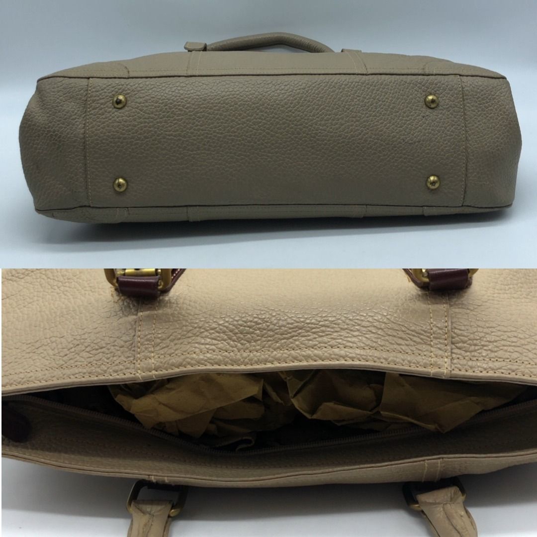 267009982 DOONEY & BOURKE BAG LATHER HAND BAG (Category: Luxury Bags & Wallets) located in Taguig. Submitted by ecoring.ph (Listing ID 1468114749, Image 3). Description: ◆CONDITION: B- ◆DESCRIPTIONS: (Other defects/info:) OUTER: The body of the bag is scratched, scuffed, stained, dirty, wrinkled, and deformed, has press marks and glue stains, and shows signs of use. The bottom and bottom corners of the bag are scratched, scuffed, stained, dirty, 