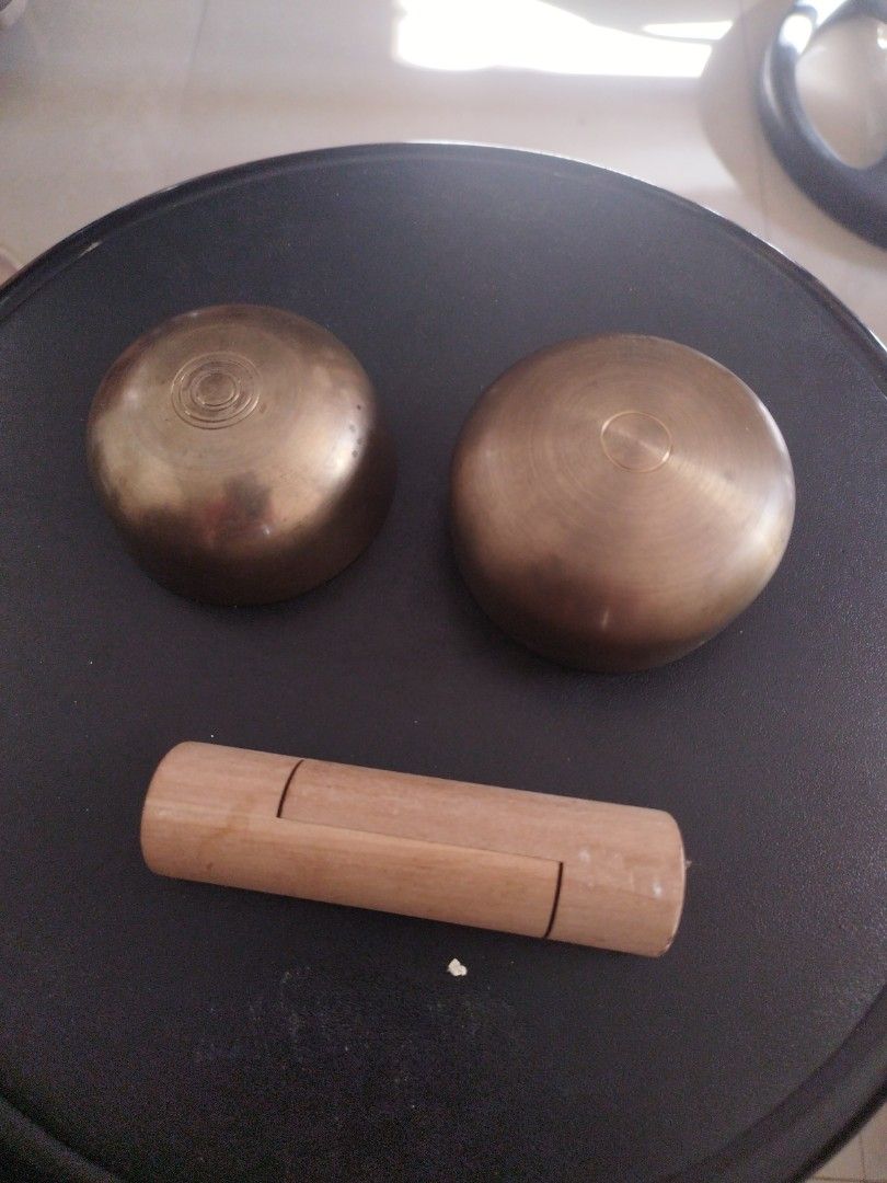 2pcs Vintage singing bowl (Category: Vintage Collectibles) located in San Rafael. Submitted by jflshoppe1989 (Listing ID 1468127202, Image 2). Description: .