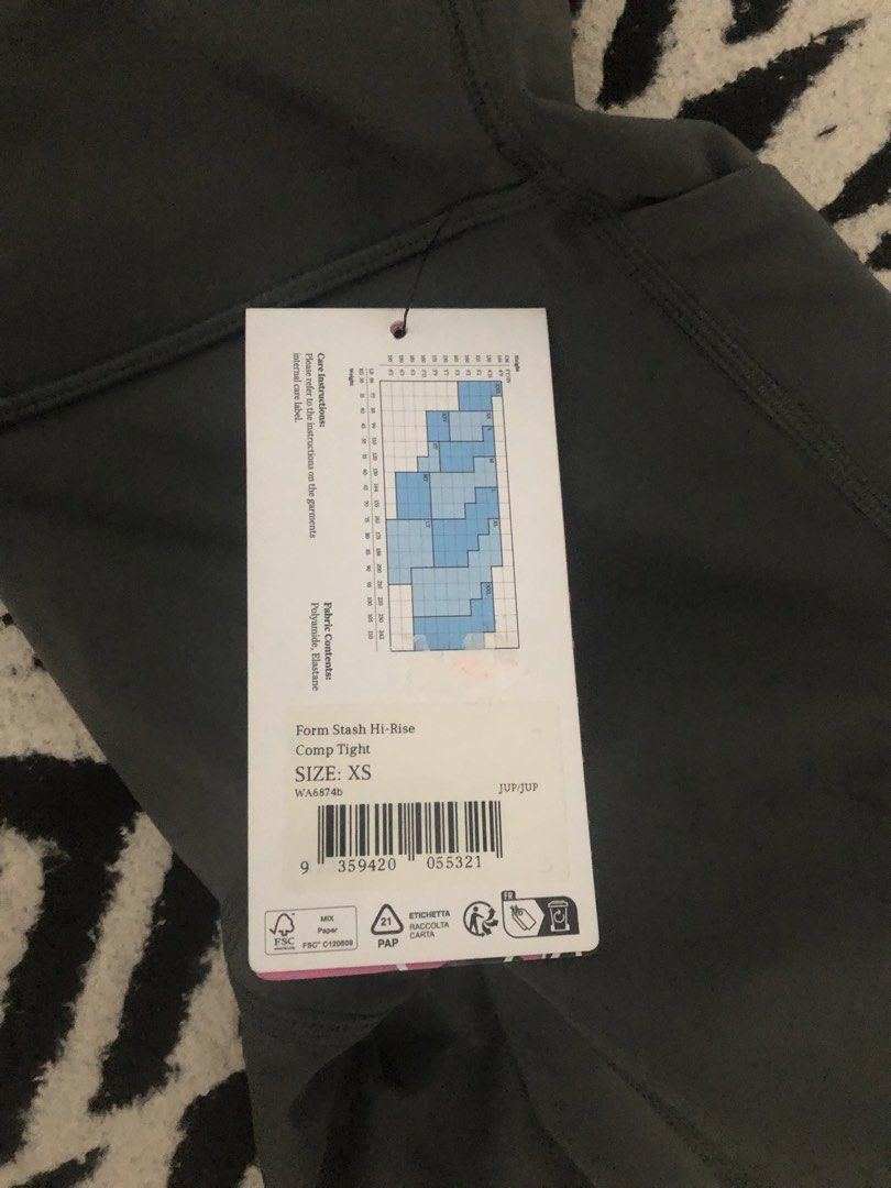 2XU Hi -Rise Compression Tights (Category: Activewear) located in Las Pinas. Submitted by pre_tpeng122672 (Listing ID 1468196909, Image 3). Description: Multiple pockets Luxe Support Hi-Rise Waistband Mild Graduated Compression Quick Drying .