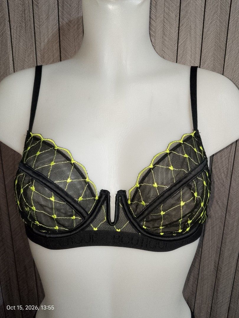34b MARK'S & SPENCER BRA and THONG SET (Category: Undergarments & Loungewear) located in Manila. Submitted by truecrystal-1407 (Listing ID 1468104901, Image 2). Description: bra 34b panty thong medium NOT THRIFTED NEVER WORN orig M&S black and yellow green color.