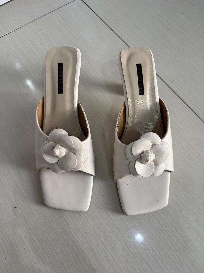 3D leather flower cream square-toe kitten heels (Category: Heels) located in Iloilo. Submitted by youngrabbit.b5670d (Listing ID 1468164658, Image 1). Description: Used once No flaw.