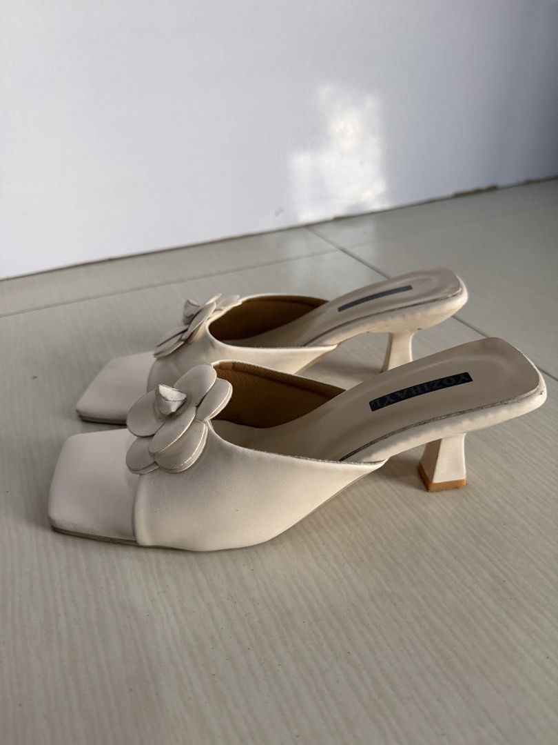 3D leather flower cream square-toe kitten heels (Category: Heels) located in Iloilo. Submitted by youngrabbit.b5670d (Listing ID 1468164658, Image 2). Description: Used once No flaw.