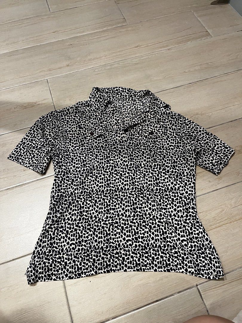 4 tops for P90 only (Category: Blouses) located in Manila. Submitted by caseyandreaa2 (Listing ID 1468185754, Image 2). Description: 4 tops for 90php only! All size small Pick up only Loc: BGC, Taguig, Metro Manila Book your own courier .