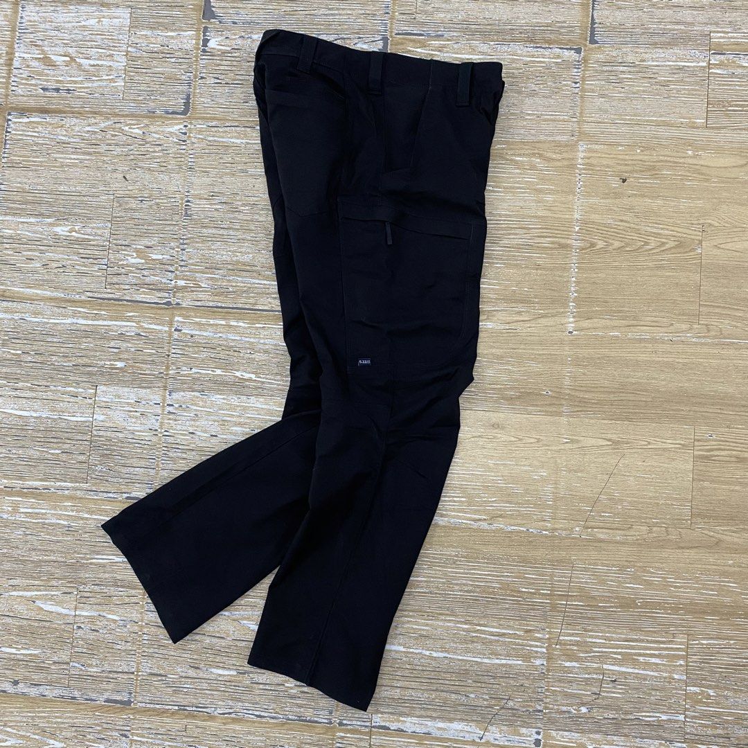 5.11 Tactical Cargo Pants for Men (Category: Trousers) located in Bacolod City. Submitted by ictrends_6100 (Listing ID 1468080031, Image 3). Description: • Sz 31-32 fit (30 on tag) • L: 40 •leg op: 11 • Like new • No Flaws • Color rate: 9.9/10 • Super Black Just leave an Offer ❤️.