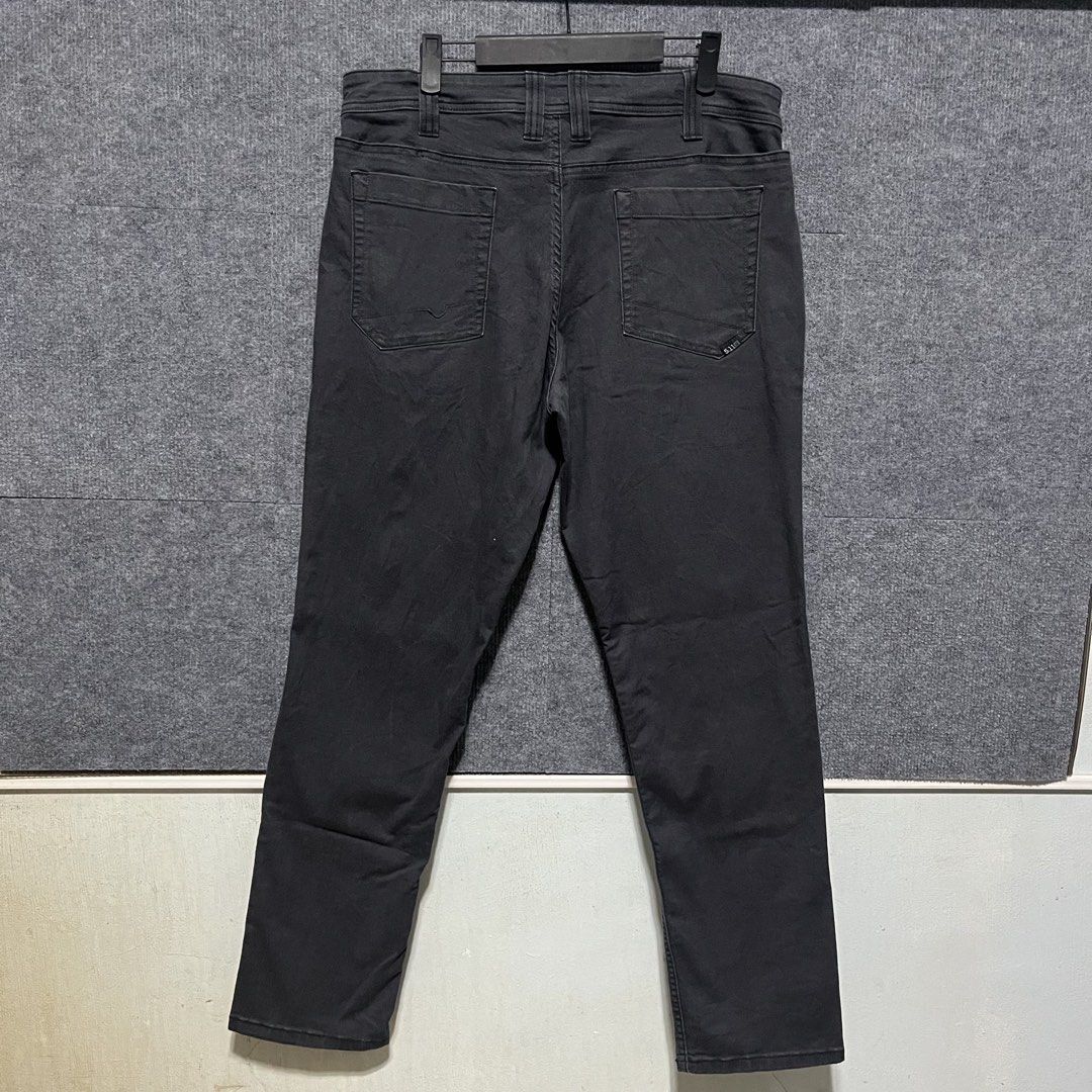 5.11 Tactical pants (Category: Jeans) located in Kadingilan. Submitted by tejaresnick (Listing ID 1468279545, Image 2). Description: Excellent condition Issue minimal loose stitch see pic Color rate 9.5/10 Width 17 Length 41 .